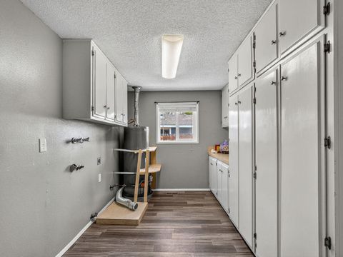 Tiny photo for 4316 El Cerrito Way, Klamath Falls, OR 97603 (MLS # 220221189)