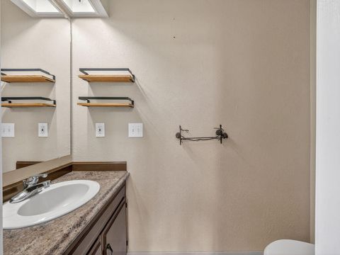 Tiny photo for 4316 El Cerrito Way, Klamath Falls, OR 97603 (MLS # 220221189)