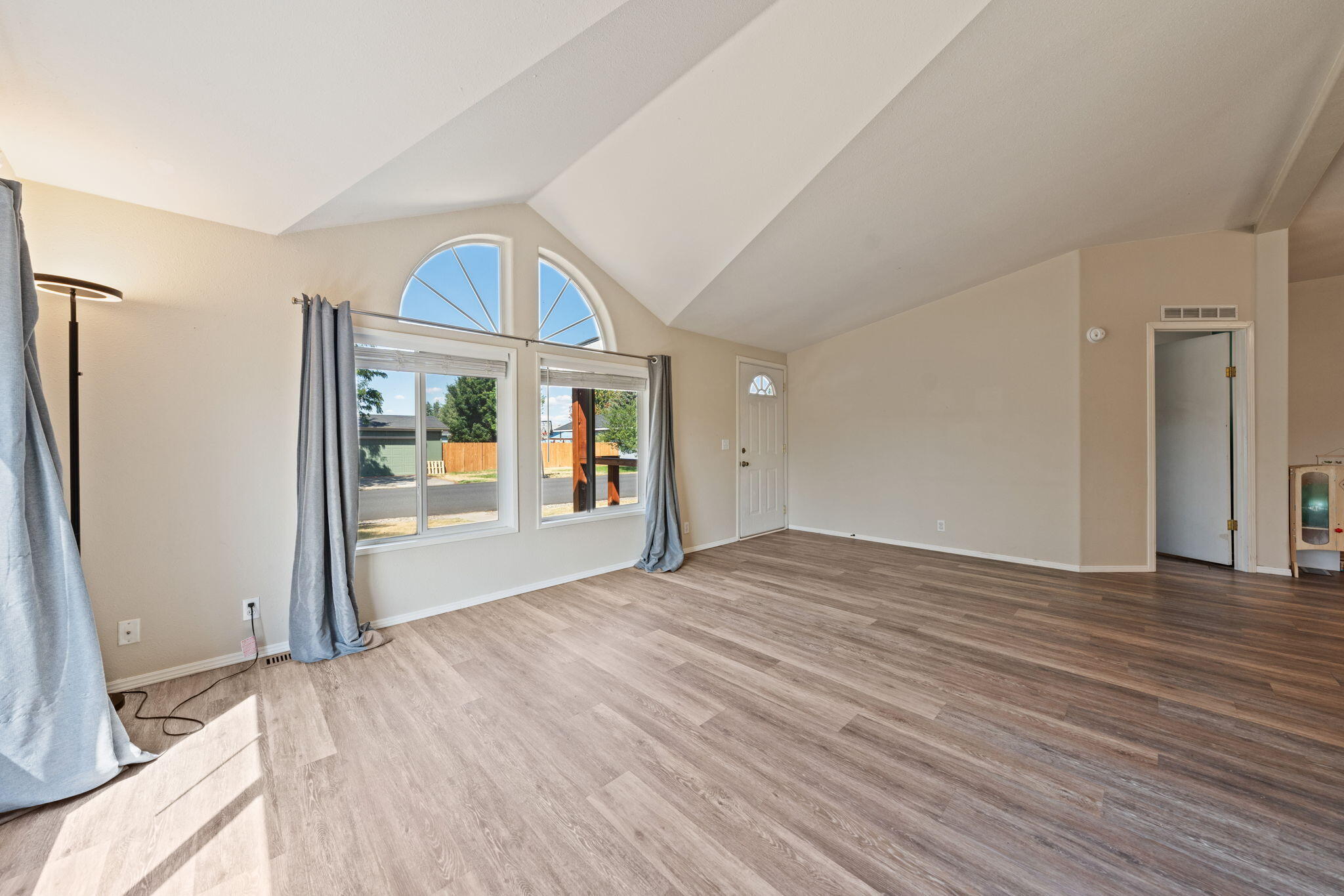 604 NE Shoshone Drive