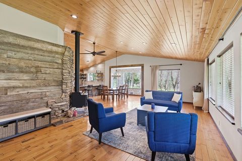 Tiny photo for 444 Sheraton Drive, Williams, OR 97544 (MLS # 220217827)