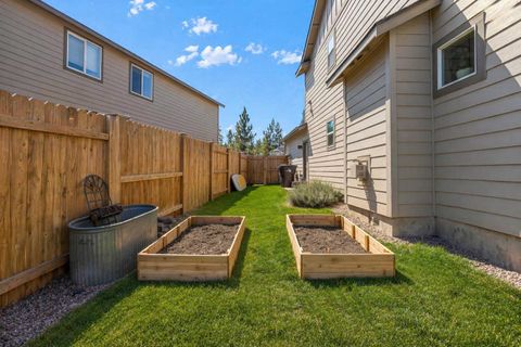 Tiny photo for 746 N Roundhouse Court, Sisters, OR 97759 (MLS # 220219537)