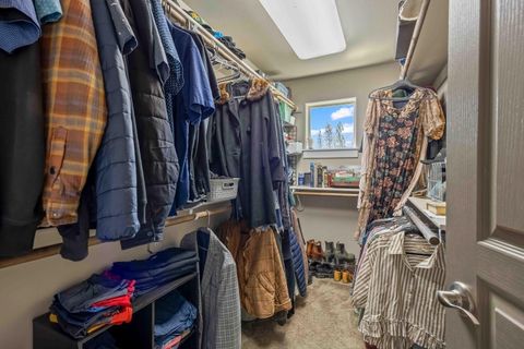 Tiny photo for 746 N Roundhouse Court, Sisters, OR 97759 (MLS # 220219537)