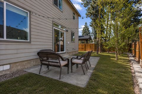 Tiny photo for 746 N Roundhouse Court, Sisters, OR 97759 (MLS # 220219537)