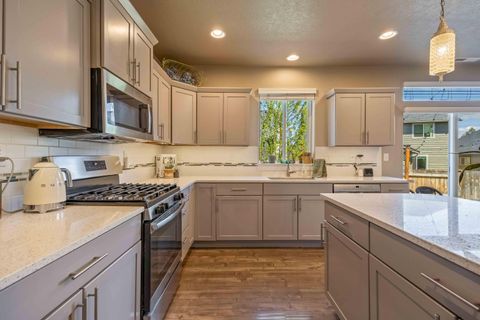 Tiny photo for 746 N Roundhouse Court, Sisters, OR 97759 (MLS # 220219537)