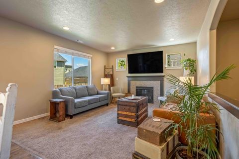 Tiny photo for 746 N Roundhouse Court, Sisters, OR 97759 (MLS # 220219537)