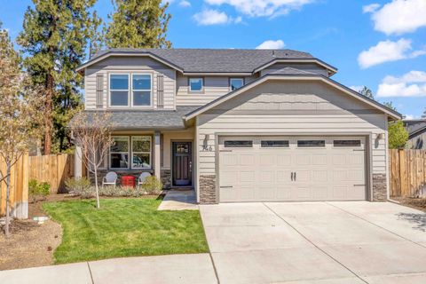 Photo of 746 N Roundhouse Court, Sisters, OR 97759 (MLS # 220219537)