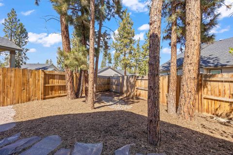Tiny photo for 746 N Roundhouse Court, Sisters, OR 97759 (MLS # 220219537)