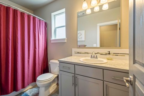 Tiny photo for 746 N Roundhouse Court, Sisters, OR 97759 (MLS # 220219537)