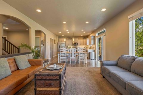 Tiny photo for 746 N Roundhouse Court, Sisters, OR 97759 (MLS # 220219537)