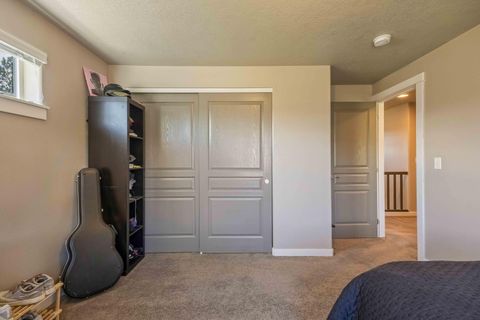 Tiny photo for 746 N Roundhouse Court, Sisters, OR 97759 (MLS # 220219537)