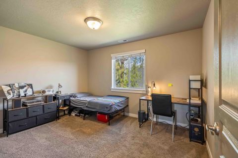 Tiny photo for 746 N Roundhouse Court, Sisters, OR 97759 (MLS # 220219537)