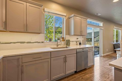 Tiny photo for 746 N Roundhouse Court, Sisters, OR 97759 (MLS # 220219537)