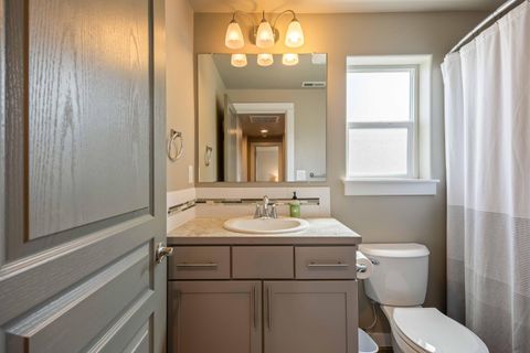 Tiny photo for 746 N Roundhouse Court, Sisters, OR 97759 (MLS # 220219537)