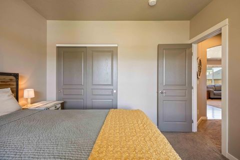 Tiny photo for 746 N Roundhouse Court, Sisters, OR 97759 (MLS # 220219537)