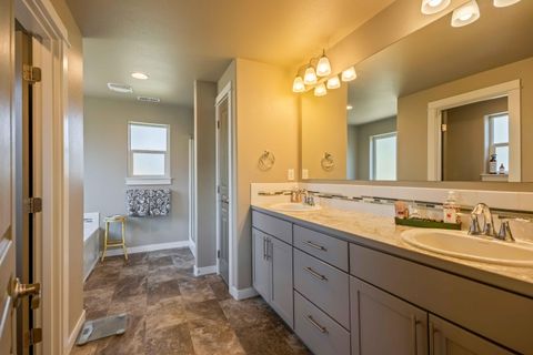 Tiny photo for 746 N Roundhouse Court, Sisters, OR 97759 (MLS # 220219537)