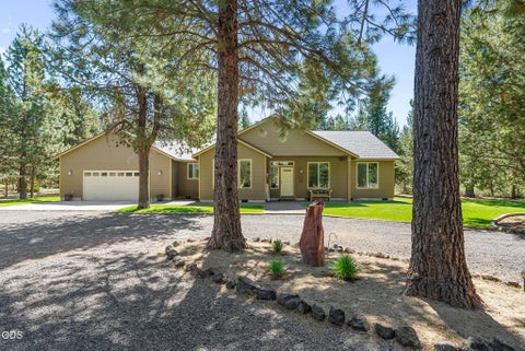 Tiny photo for 147853 Mabel Drive, La Pine, OR 97739 (MLS # 220226002)