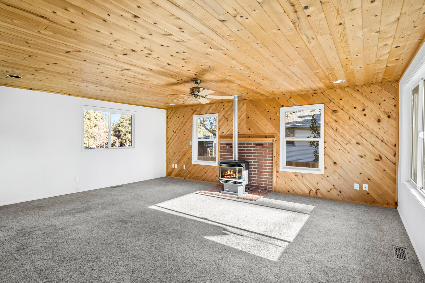 642 NE Franklin Avenue