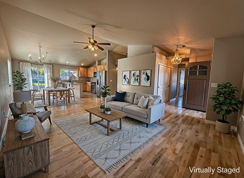 Photo of 507 Sienna Hills Drive, Eagle Point, OR 97524 (MLS # 220211037)