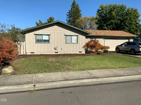 Photo of 3022 Tahitian Avenue, Medford, OR 97504 (MLS # 220229169)
