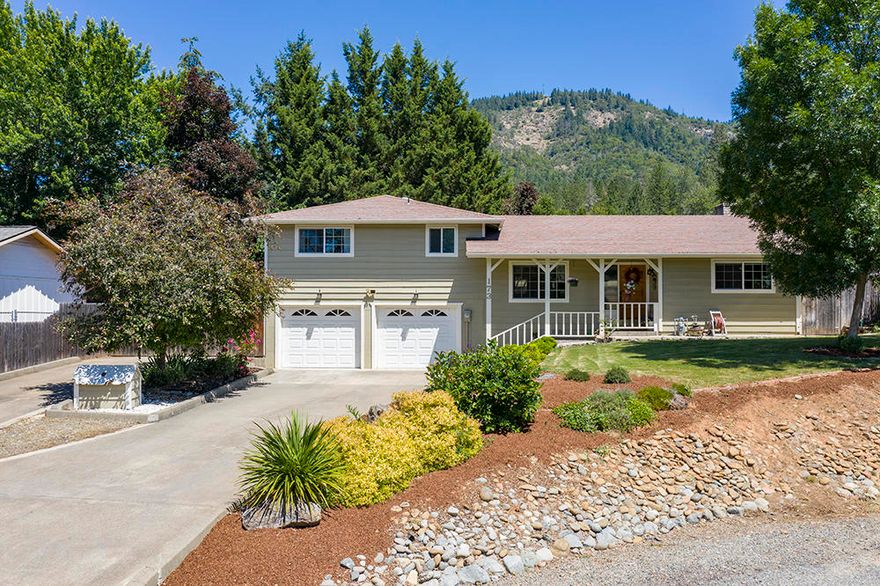 If you've been searching for an updated home on a quiet street with RV parking...look no further! Located on the edge of town, this wonderful split level home has new paint, new floors, and a backyard complete with a rose garden, a pergola, and your very own fruit trees! Schedule a private tour and see for yourself everything this home has to offer. Seller is offering a home warranty through America's Preferred Home Warranty, Inc. valued at $460.
https://my.matterport.com/show/?m=zetFDqWacX8