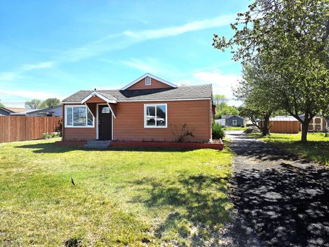 Photo of 756 NW Fairmont Street, Prineville, OR 97754 (MLS # 220220583)