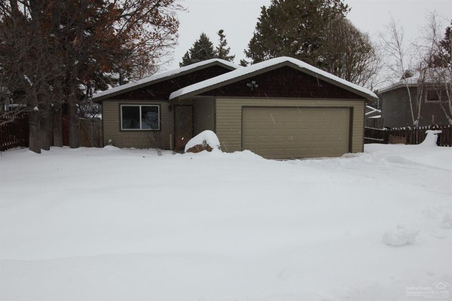 Freshly remodeled NE cottage on a large treed lot close to the hospital and schools. The home has brand new appliances including a new refrigerator,range/oven as well as dishwasher. The entire home has been repainted, new carpets, new tile counter tops throughout. Nice natural gas freestanding fireplace. This home is move in ready.