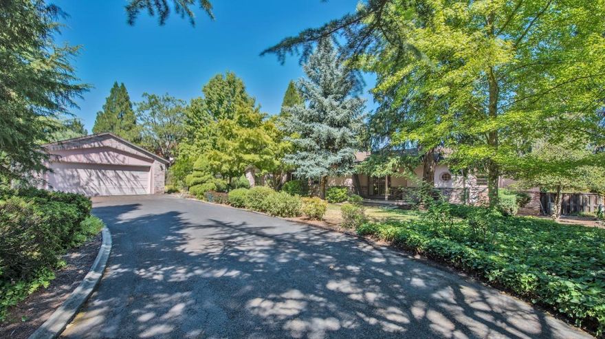 Great location in Old East Medford on .63 acre lot w/ separate driveways, 3 car garage + separate shop rm, gated entry w/ lg RV parking + nice green house w/ private landscaping. Circle driveway w/2 car garage & also great landscaping! Lg walk ways to the front covered porch w/ floor to ceiling wall of windows to take in the outdoors. Tile entry, amazing living rm w/huge arched beams. Beautiful lg fireplace w/ gas logs & built in bookcases w/ beautiful new wood floors. Floor to ceiling windows & slider to the lg covered patio areas & in ground pool w / solar heat hot tub w/ a gazebo and dressing rm by pool area. Lg kitchen w/ dbl ovens, 5 burner Electrolux glass-top cook top, corner sink, nice lg refrige & island area w/ eating bar & tile floors. Laundry rm off kitchen area w/ built ins, freezer, washer & dryer. Lg formal dining rm w/ lg built in cabinets & buffet w/ slider to covered patio. Btwn the dining & grand living rm is a wet bar & bar refrige. Family rm w/ gas log fireplace