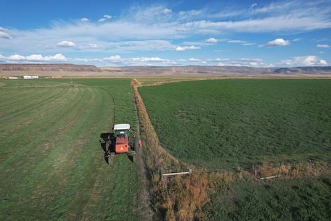 Tiny photo for 22566 Highway 140, Adel, OR 97620 (MLS # 220210443)