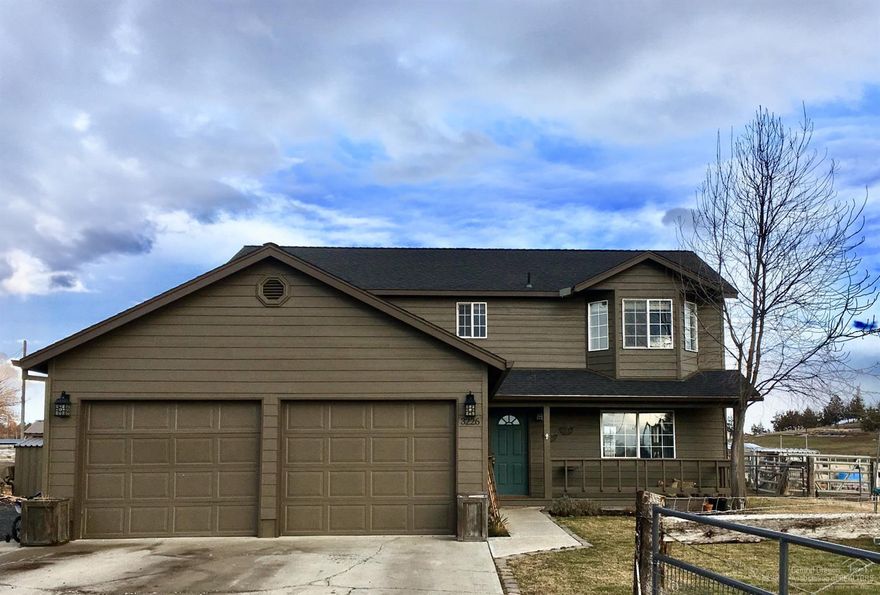 Hard to find! 4 bed/ 2.5 bath/1960 sqft. with 1 irrigated acre! Horse property, fenced for animals just 3 miles from downtown Prineville! Views of Barnes Butte. Room for all your toys. Gorgeous country kitchen remodel with subway tile backsplash & floating shelf. Spacious dining area, certified wood stove, living room, laundry, half bath. Upstairs Master Bedroom w/walk through closet & Master Bath with dual sinks & custom vanity. Two additional bedrooms & full bath upstairs. New water heater 2017.