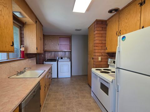 Tiny photo for 535 Pacific Terrace, Klamath Falls, OR 97601 (MLS # 220219524)