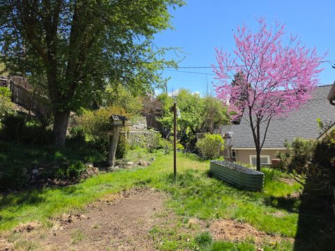 Tiny photo for 535 Pacific Terrace, Klamath Falls, OR 97601 (MLS # 220219524)