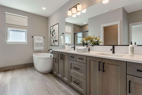 Tiny photo for 60847 SE Epic Place, Bend, OR 97702 (MLS # 220213037)