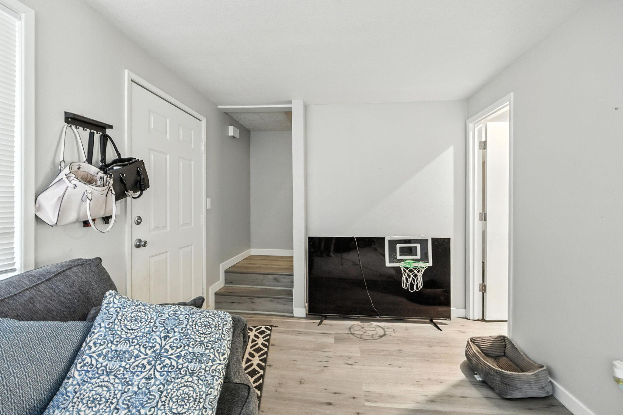 April Addition To The City Of Phoenix - Residential Income