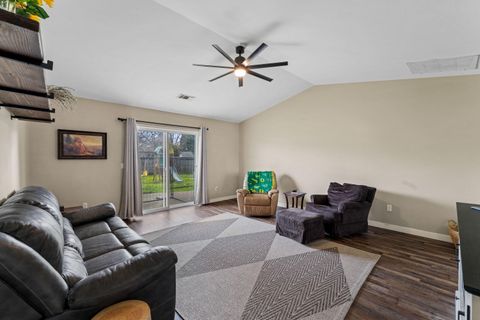 Tiny photo for 1204 Heather Lane, Central Point, OR 97502 (MLS # 220215622)