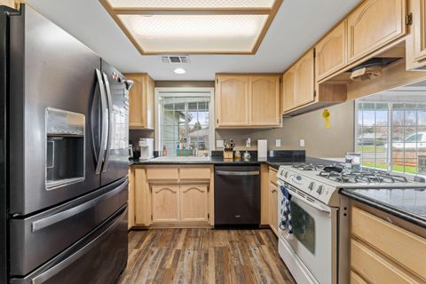 Tiny photo for 1204 Heather Lane, Central Point, OR 97502 (MLS # 220215622)