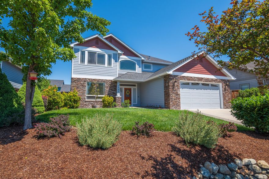 *All offers will be considered. Motivated sellers. Welcome to 1995 Rabun way, located in the sought-after Blue
Grass Downs community. This 5-bedroom residence, with an office or optional 6th bedroom, offers 2.5 bathrooms and spans 2,790 square feet. The kitchen is a culinary haven with high-end finishes like granite counters, custom cabinets, tile flooring, and
an island with extra storage and a prep sink. The home features elegant touches such as a coffered dining room ceiling and a gas fireplace. Upstairs, the expansive master suite boasts an en-suite
bathroom with a jetted tub and oversized walk-in shower. The large backyard with landscaping and in-ground sprinklers provides endless outdoor opportunities. This home offers the best
of both worlds - a serene and picturesque setting, ideal for walking and riding, while still being in close proximity to parks, shopping, and entertainment options.

Sellers agree to provide a 1 year home warranty of buyer's choice $450 Valu