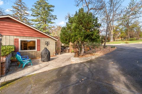 Tiny photo for 2241 Dellwood Avenue, Medford, OR 97504 (MLS # 220212035)