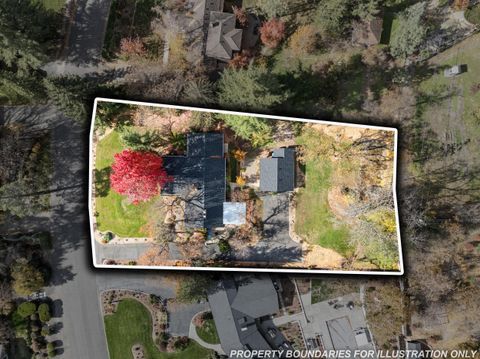 Tiny photo for 2241 Dellwood Avenue, Medford, OR 97504 (MLS # 220212035)