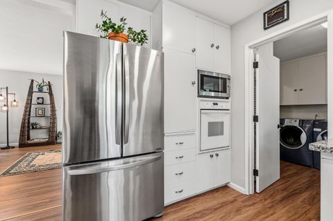 Tiny photo for 2241 Dellwood Avenue, Medford, OR 97504 (MLS # 220212035)