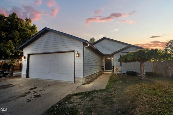 653 SW BALSAM RD, GRANTS PASS, OR 97526 - Image df0bd4aa8f911ea55aaf2e9b76e2e27a/3528544189