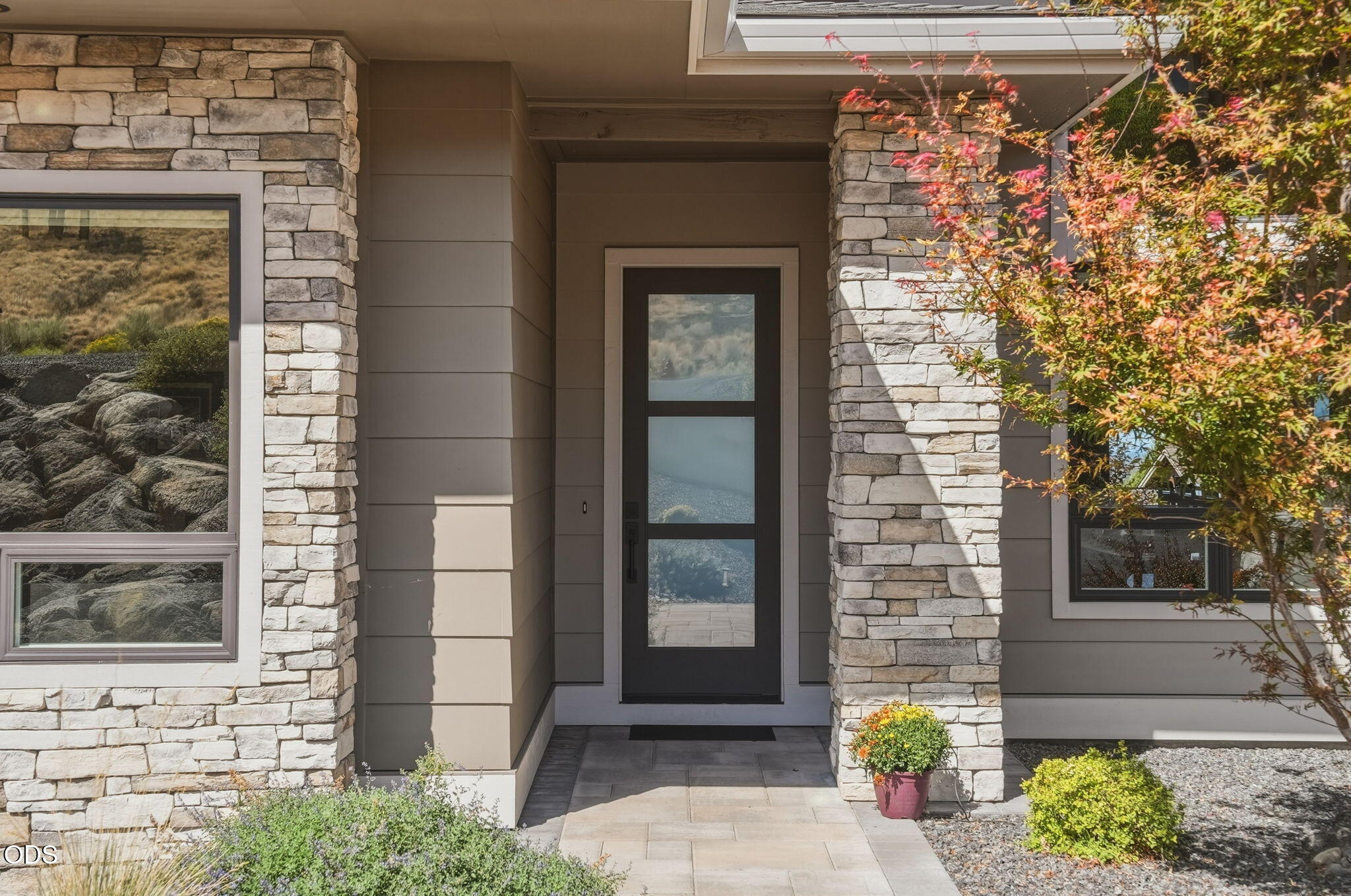 883 Highland View Loop