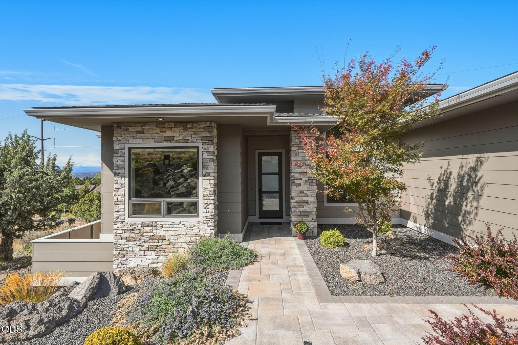 883 Highland View Loop