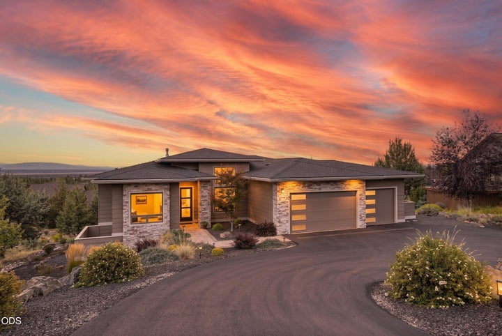 Photo 1 of 81 — 883 Highland View Loop, Redmond, OR 97756