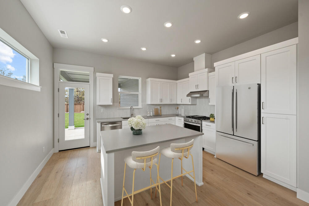 61225 NE Snow Owl Street