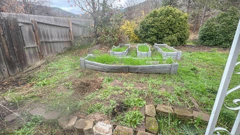 Tiny photo for 1023 NE Primrose Place, Grants Pass, OR 97526 (MLS # 220212771)