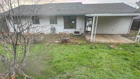 Tiny photo for 1023 NE Primrose Place, Grants Pass, OR 97526 (MLS # 220212771)