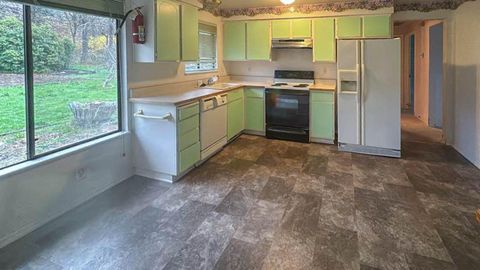 Tiny photo for 1023 NE Primrose Place, Grants Pass, OR 97526 (MLS # 220212771)