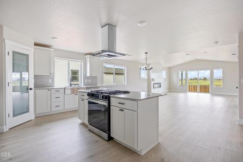 Tiny photo for 1172 NW Fairway Road #148, Madras, OR 97741 (MLS # 220223907)