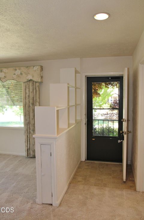 Tiny photo for 1221 N Eldorado Avenue, Klamath Falls, OR 97601 (MLS # 220223148)