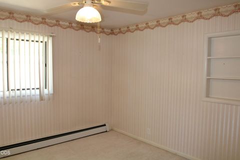 Tiny photo for 1221 N Eldorado Avenue, Klamath Falls, OR 97601 (MLS # 220223148)